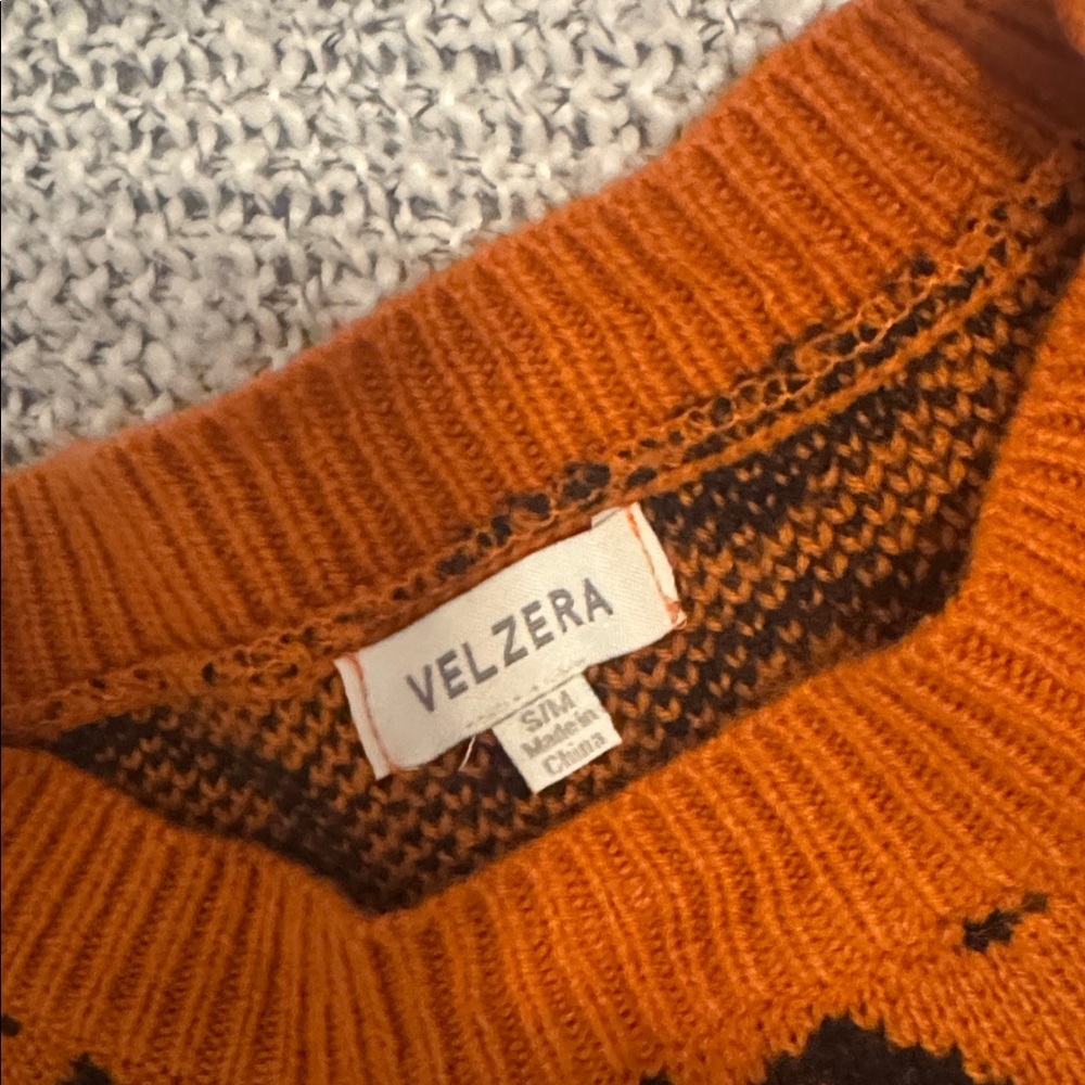 Velzera Leopard Print Sweater – Women’s Small Rust Orange Black Animal Print - Picture 2 of 3